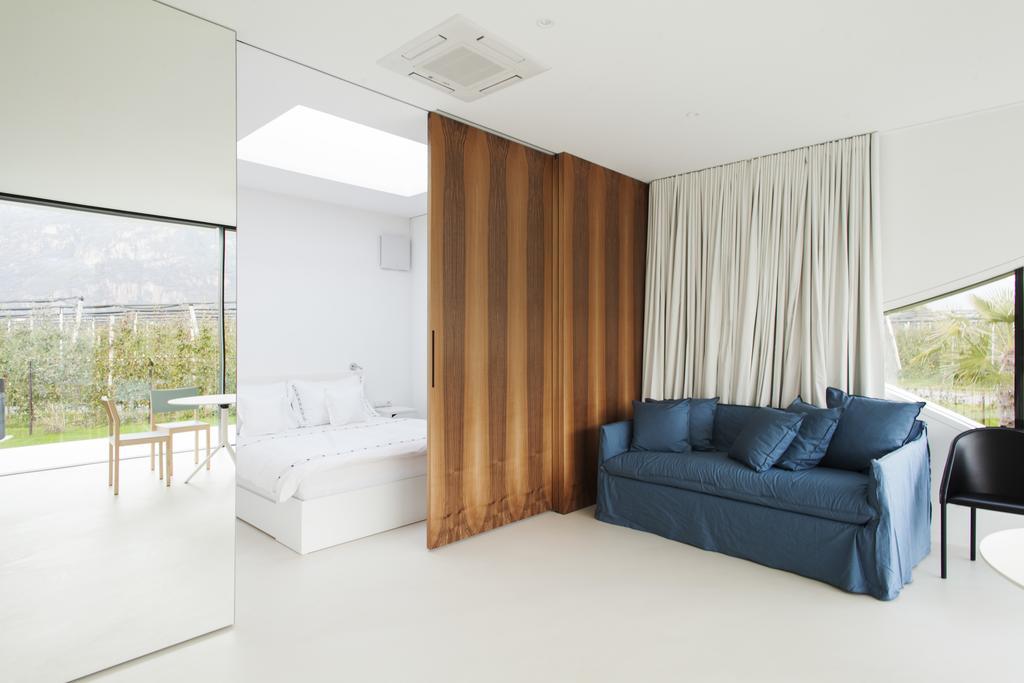 Mirror Houses Bolzano Bilik gambar