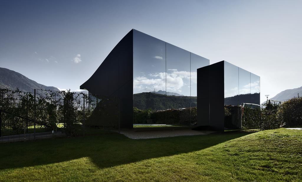 Mirror Houses Bolzano Luaran gambar